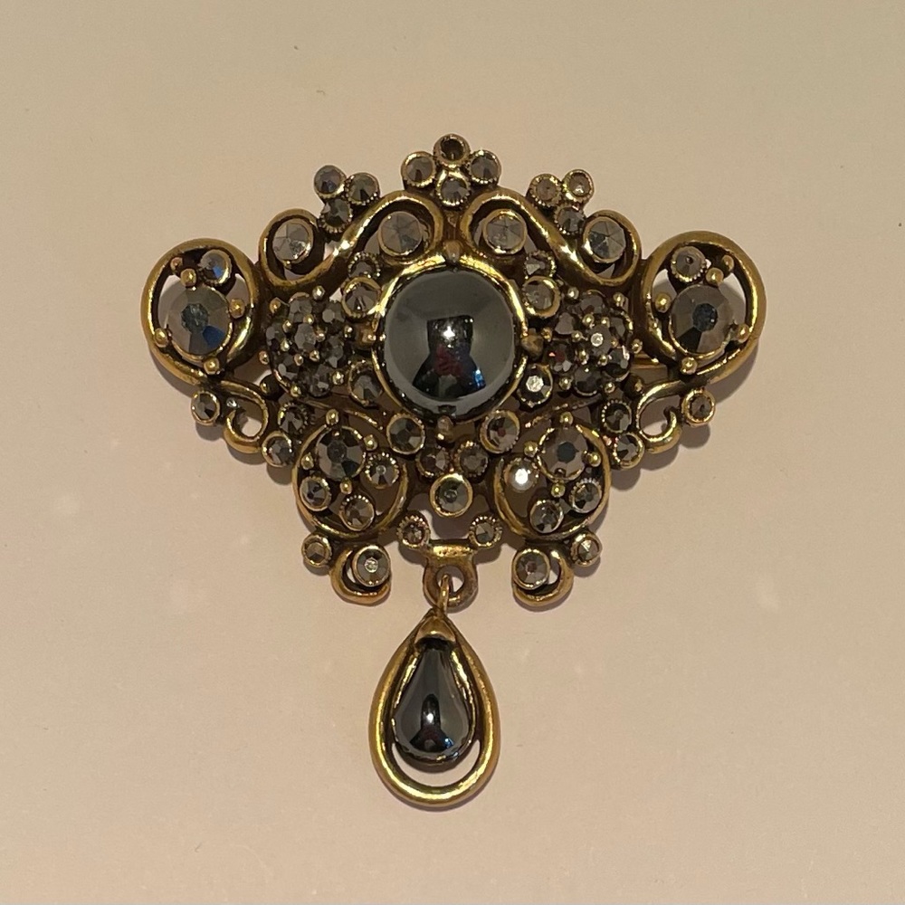 Vintage Weiss gold tone and Smokey rhinestone dangle brooch